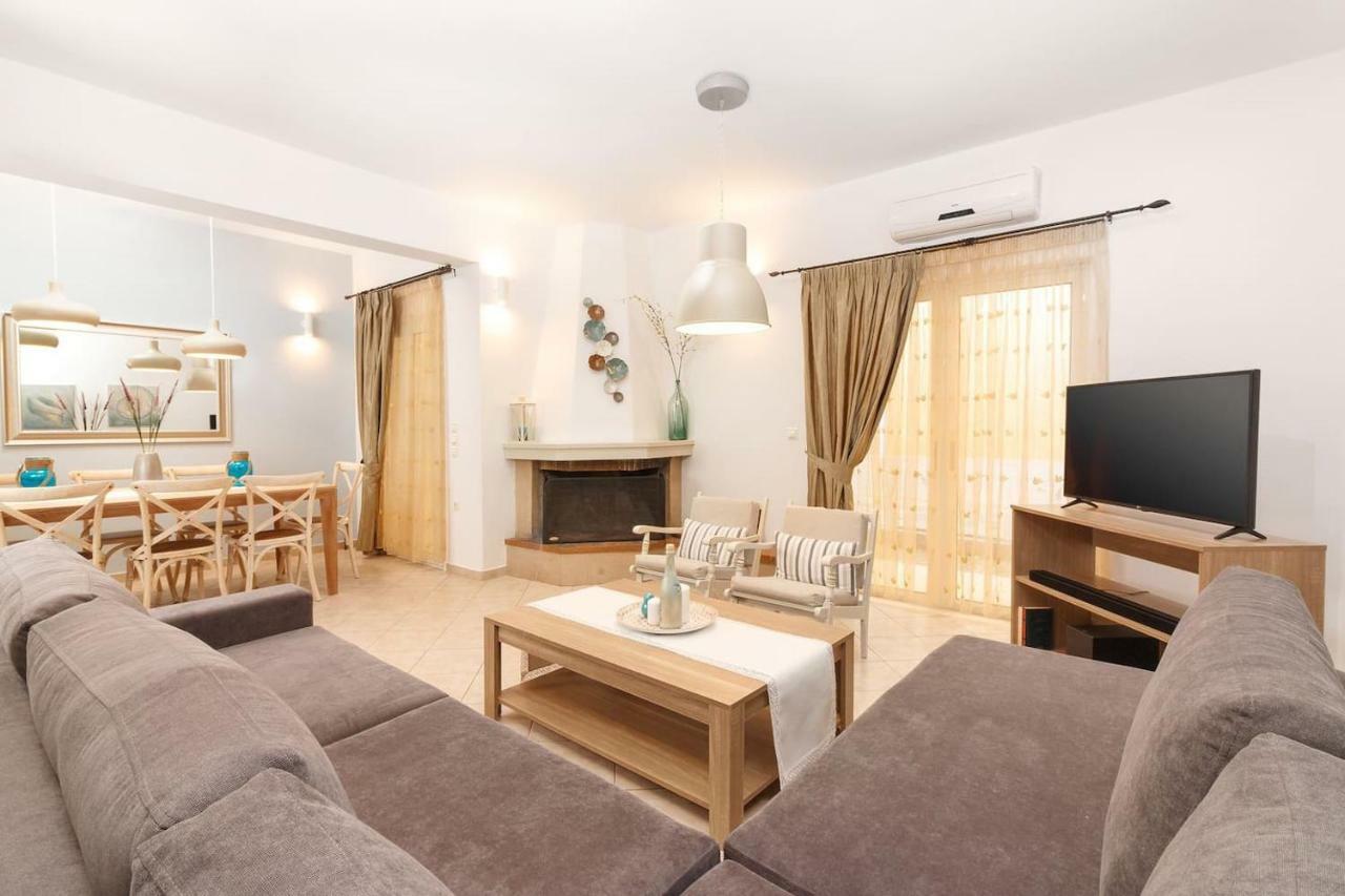 Charming And Comfy House Apartment Agia Marina  ภายนอก รูปภาพ